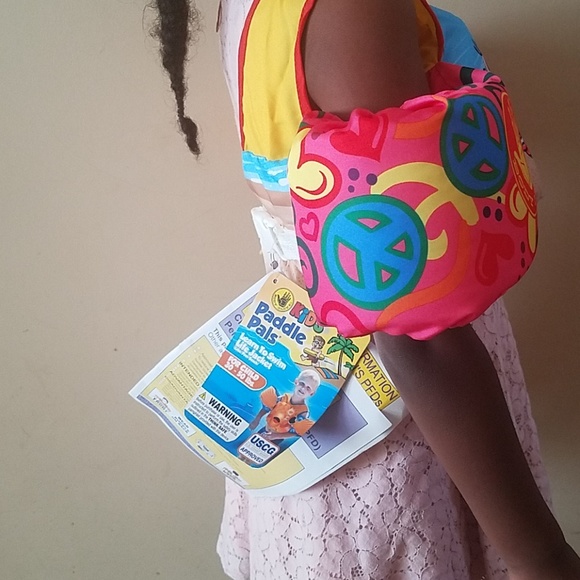 Girls Life Jacket - Picture 2 of 4